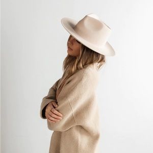 GIGI PIP Zephyr Rancher Cream XS 55